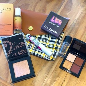 Makeup bag with samples